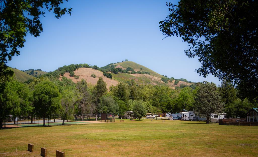 Morgan Hill Camping Resort Cabin 1 San Martin Bagian luar foto